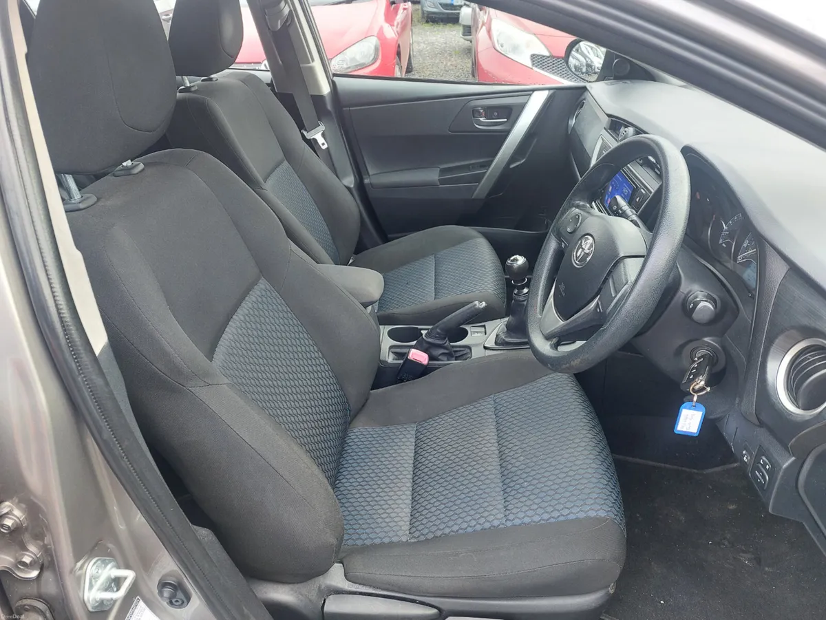 Toyota Auris 2014 - Image 3