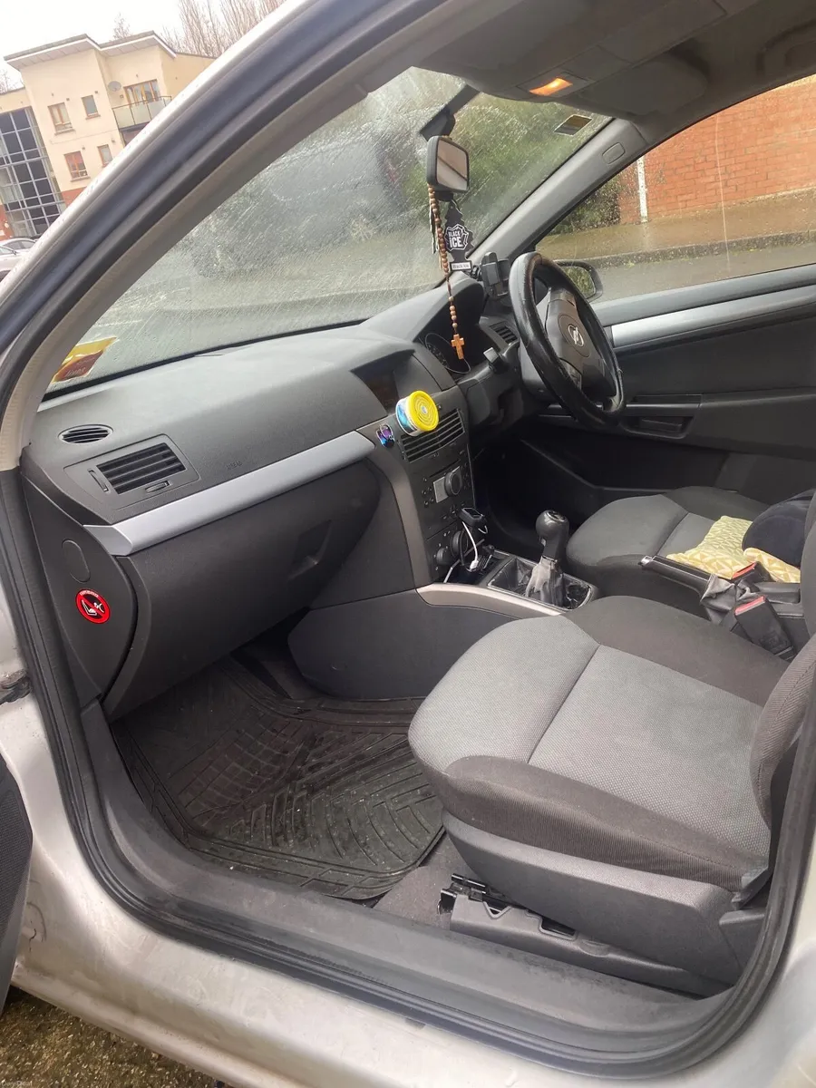 Opel Astra 2005 - Image 2