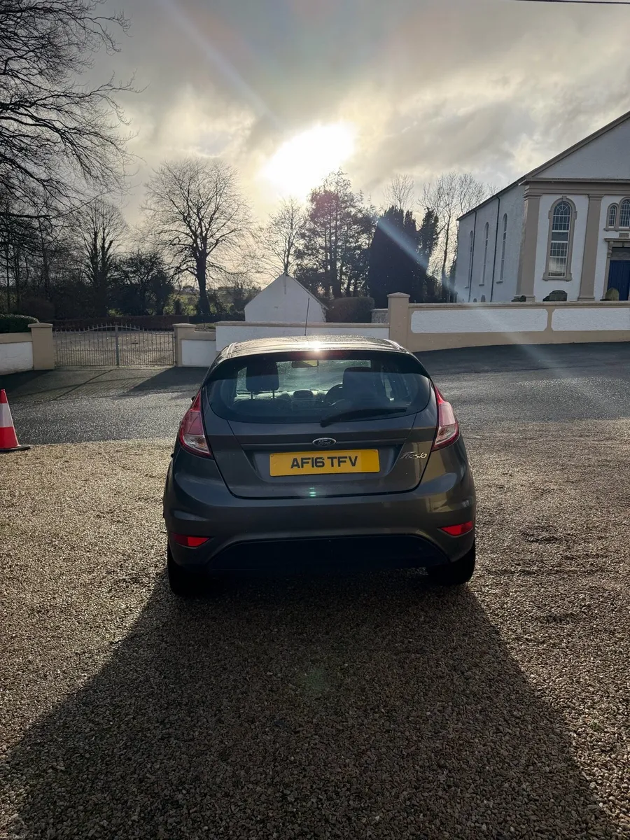 2016 Ford fiesta - Image 4