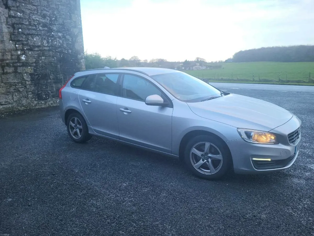 Volvo V 60 Estate 190hp - Image 2
