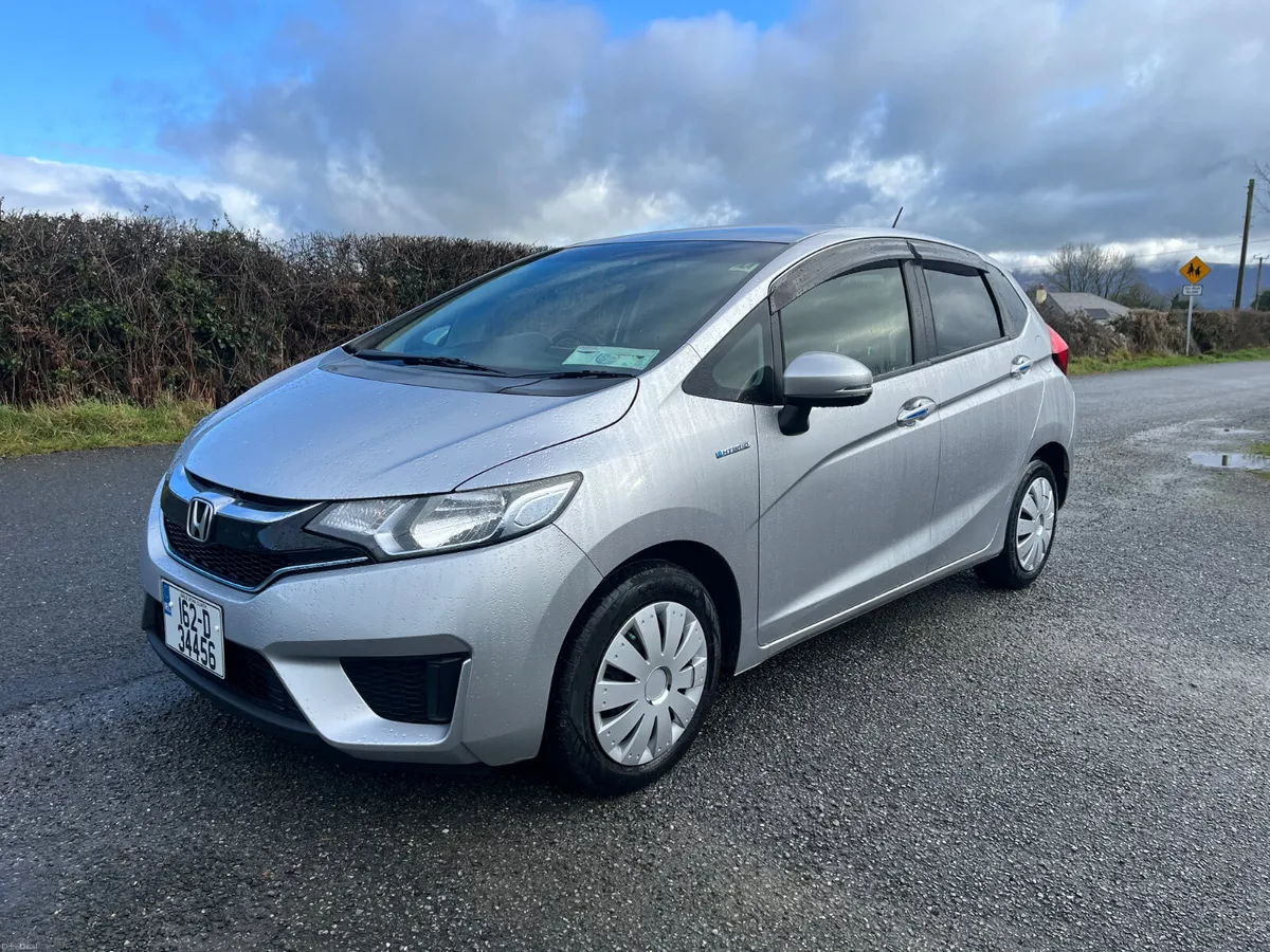 Honda Fit 2016  hybrid automatic - Image 3