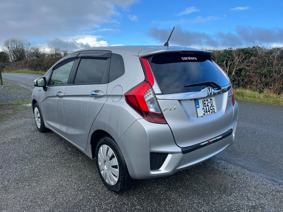 Honda Fit 2016  hybrid automatic - Image 4