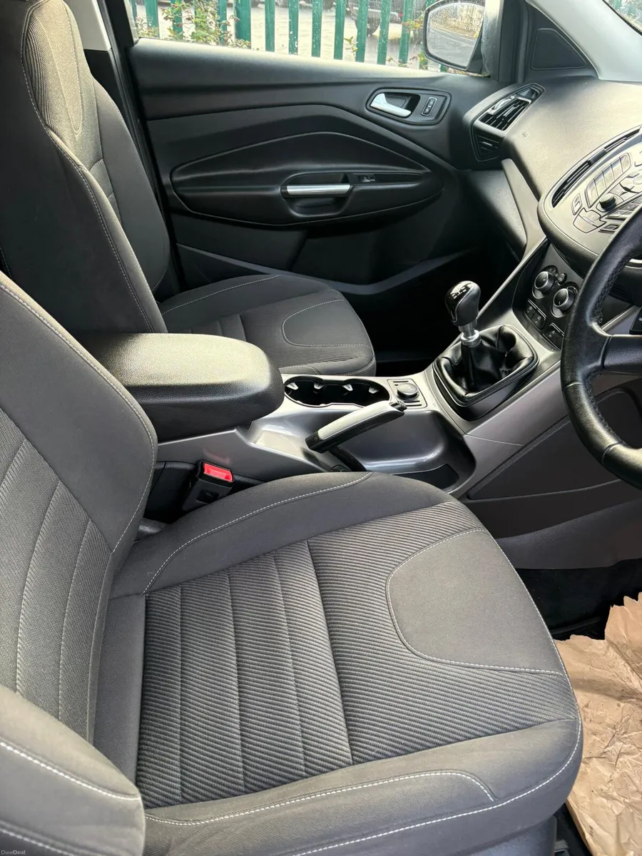 Ford Kuga 2015 - Image 4