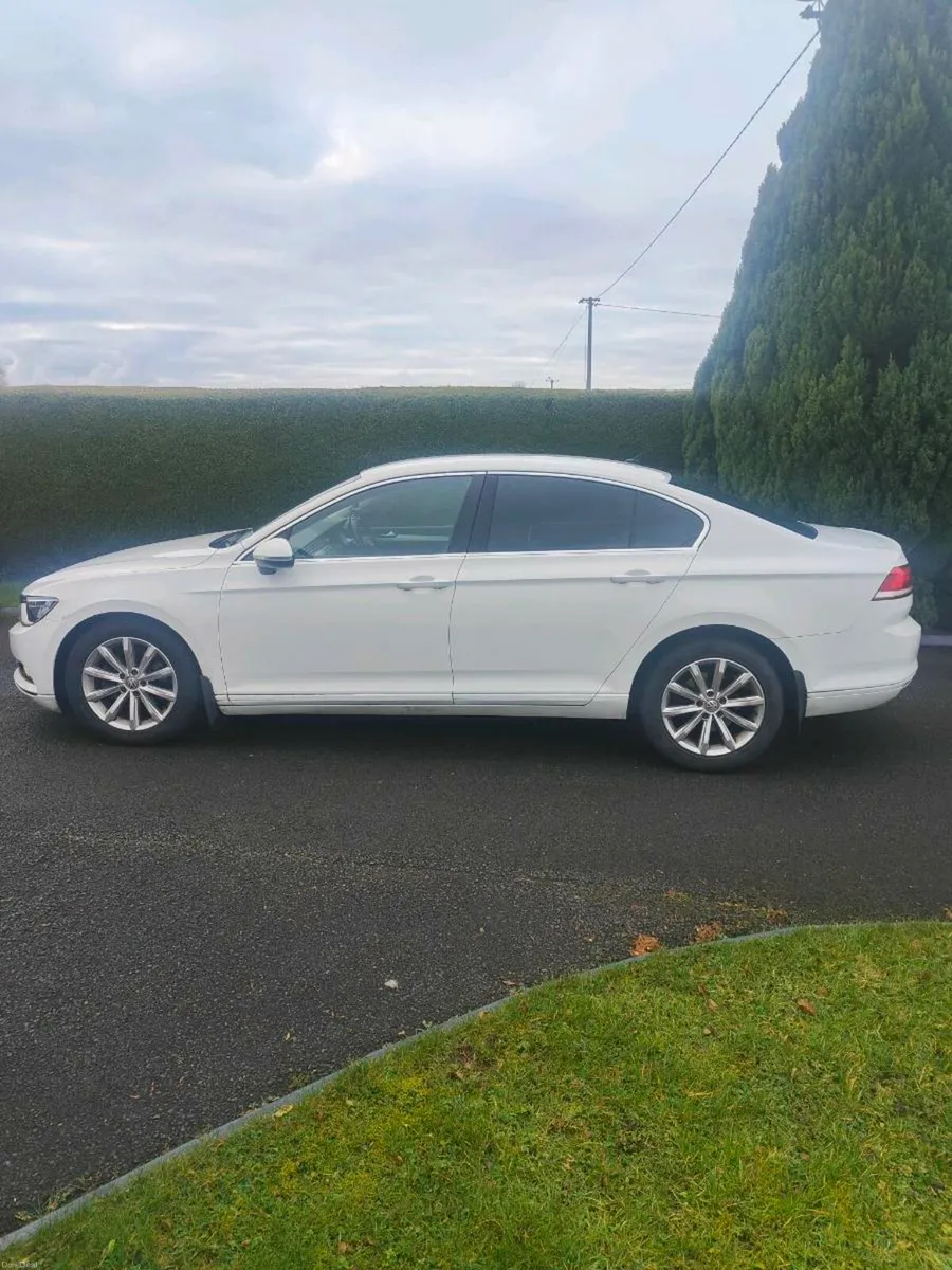 Volkswagen Passat - Image 3