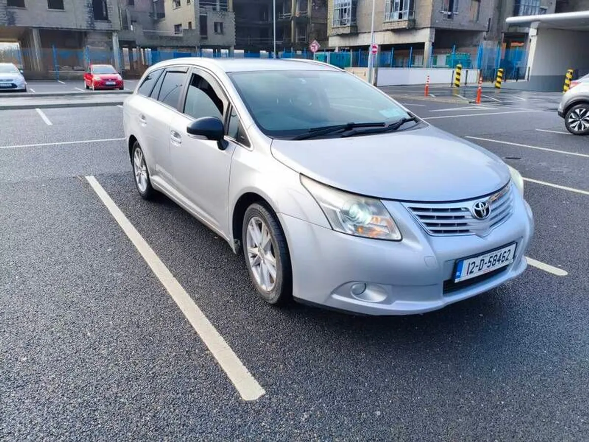 2012 Toyota Avensis - Image 2