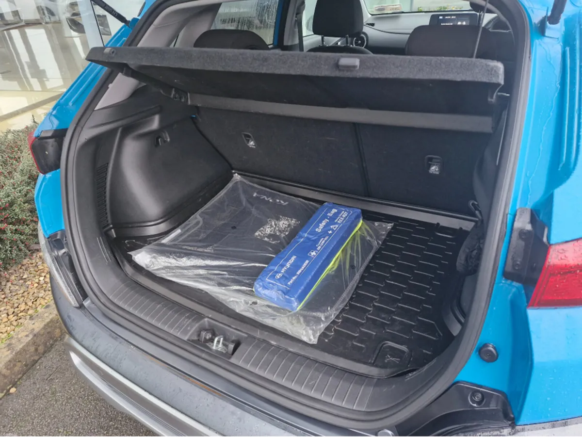 Hyundai KONA KAUAI EXECUTIVE 5DR PETROL - Image 2