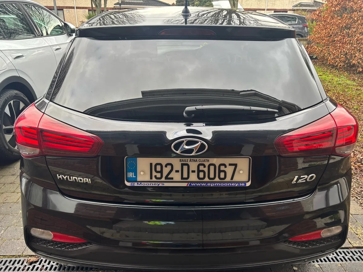 Hyundai i20 Deluxe - Image 4