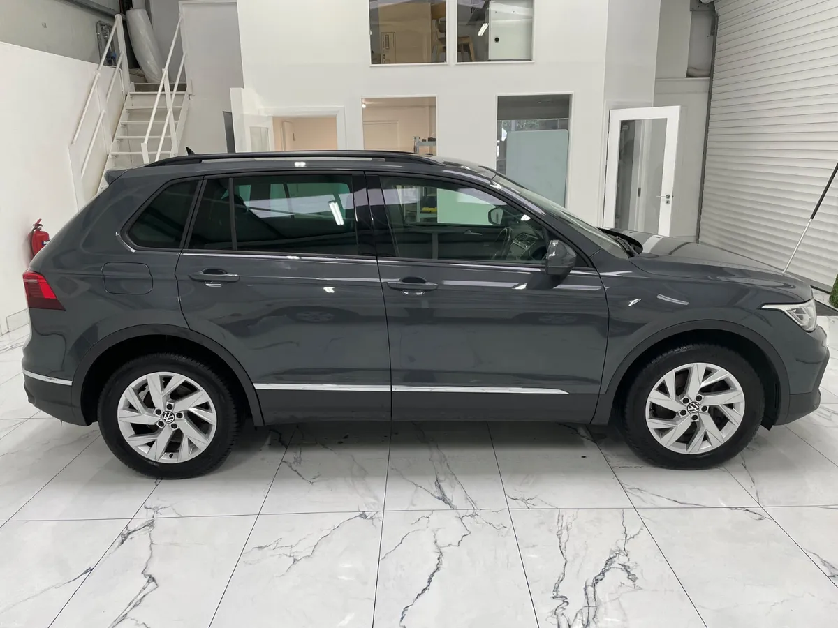 Volkswagen Tiguan 2023 1.4 tsi - Image 2