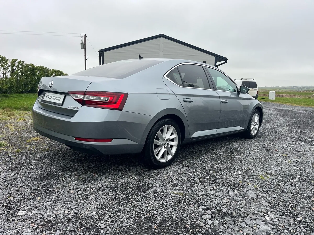 Skoda Superb - Image 4