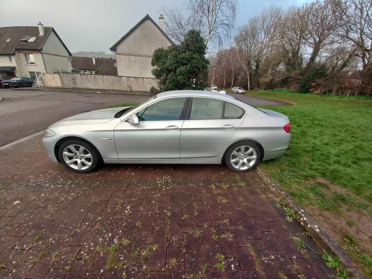 BMW 5-Series 2010 - Image 3