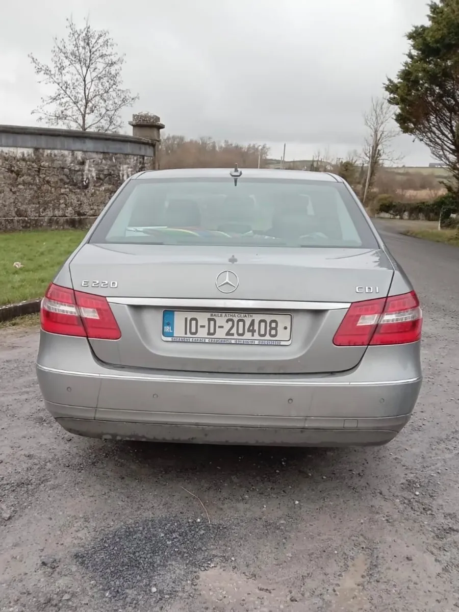 Mercedes-Benz E-Class 2010 - Image 2