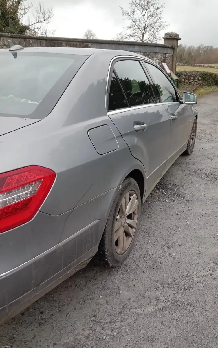 Mercedes-Benz E-Class 2010 - Image 4