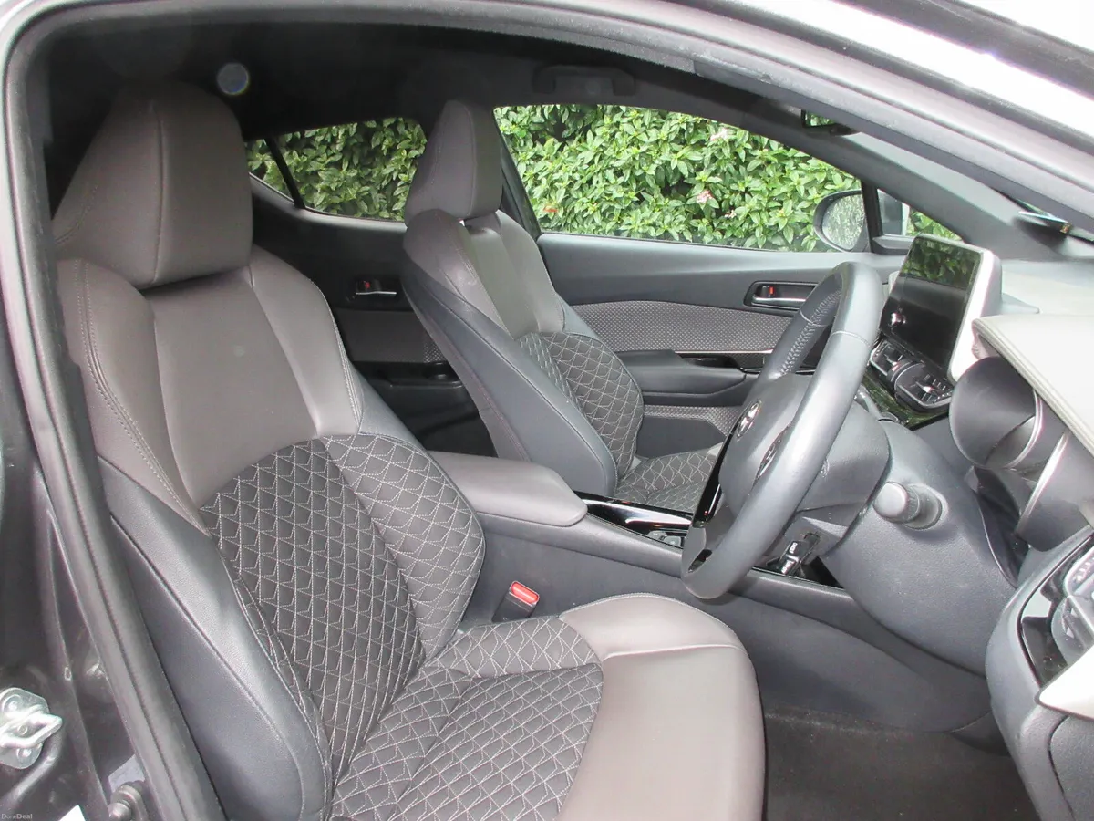 Toyota C-HR 1.8 HYBRID SOL - Image 3