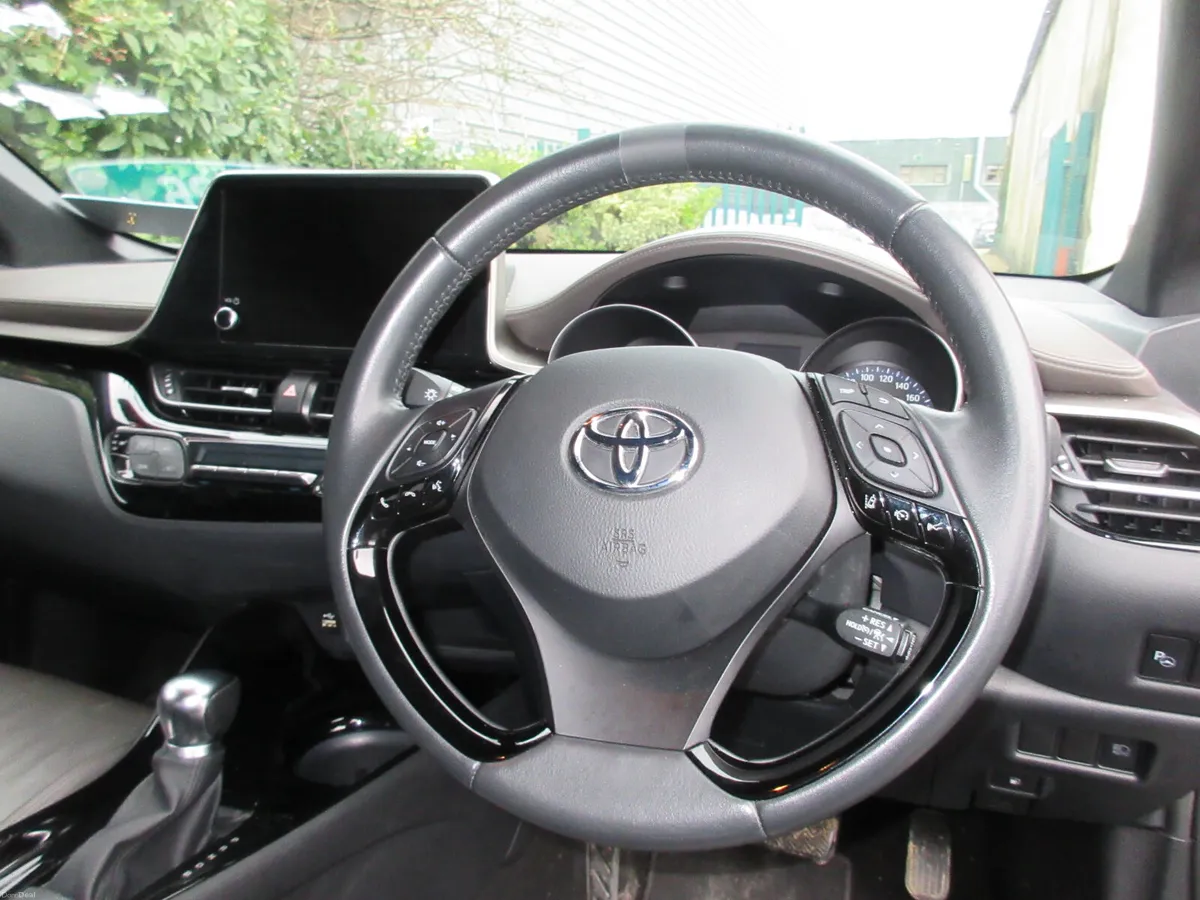 Toyota C-HR 1.8 HYBRID SOL - Image 2