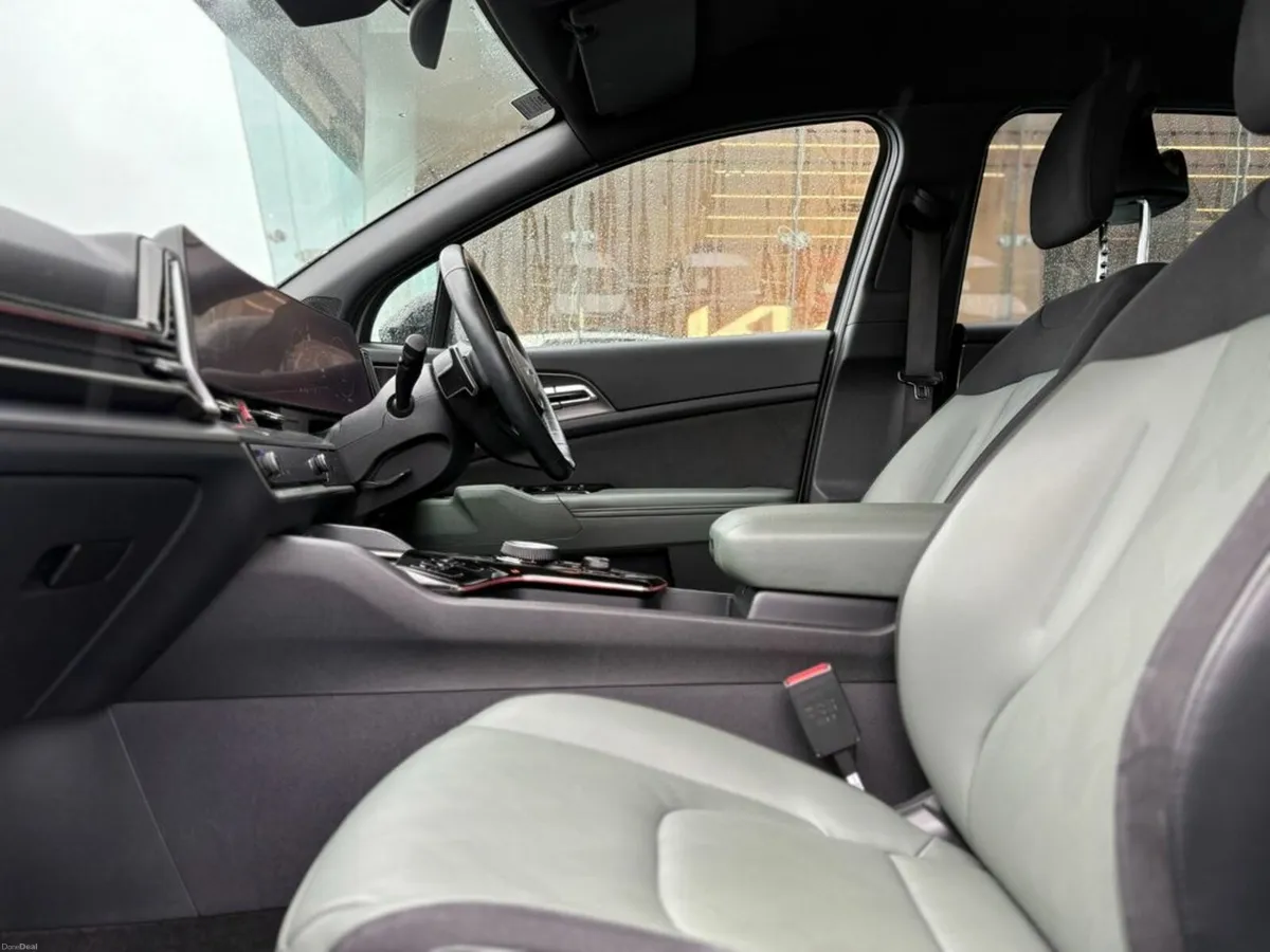 Kia Sportage HEV Anniversary Edition - Image 3