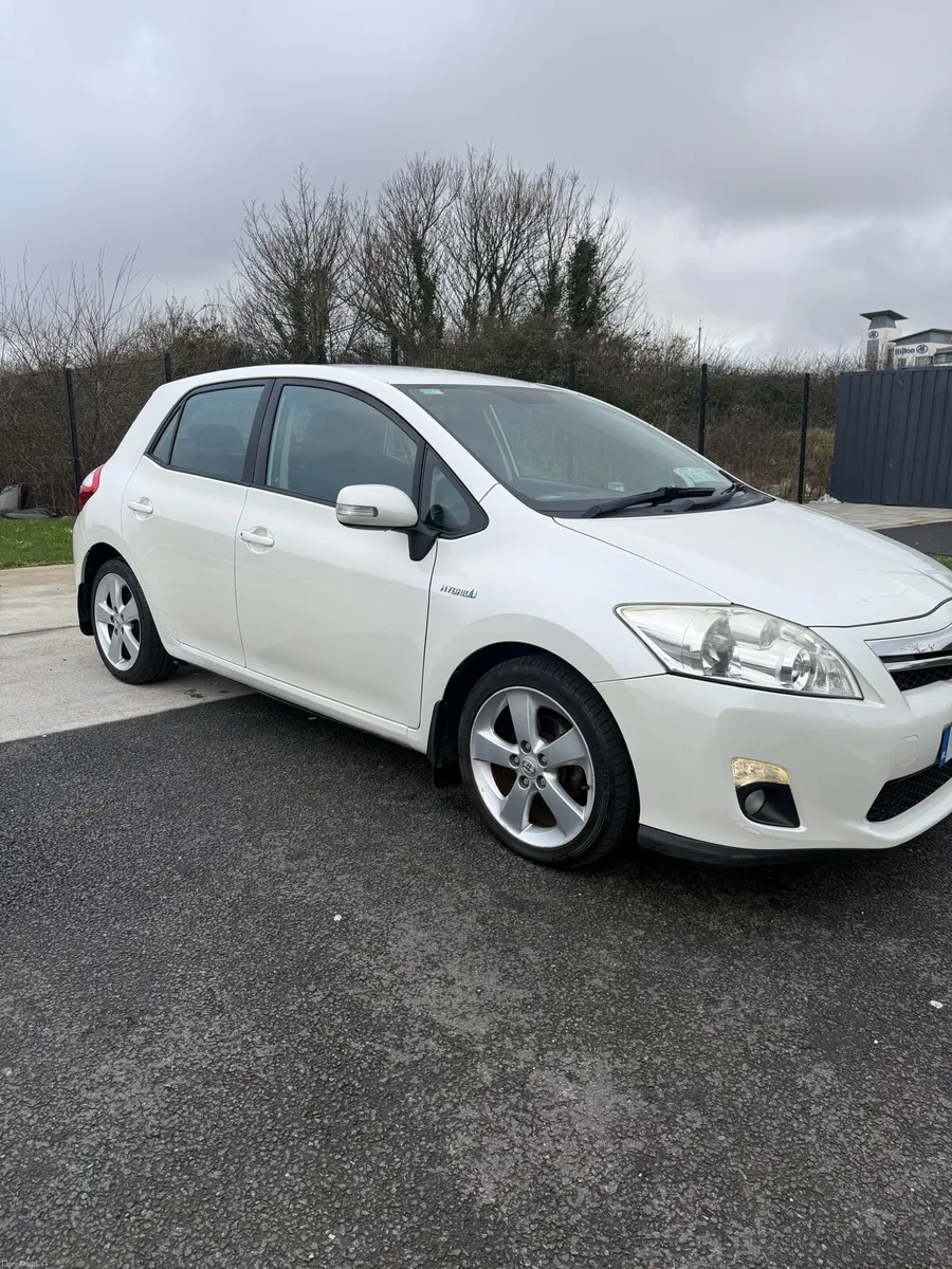 Toyota Auris 1.8 hybrid auto Nct 1/27 Tax 2/26 - Image 1