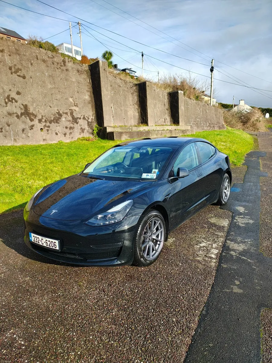 Tesla Model 3 2023 - Image 3