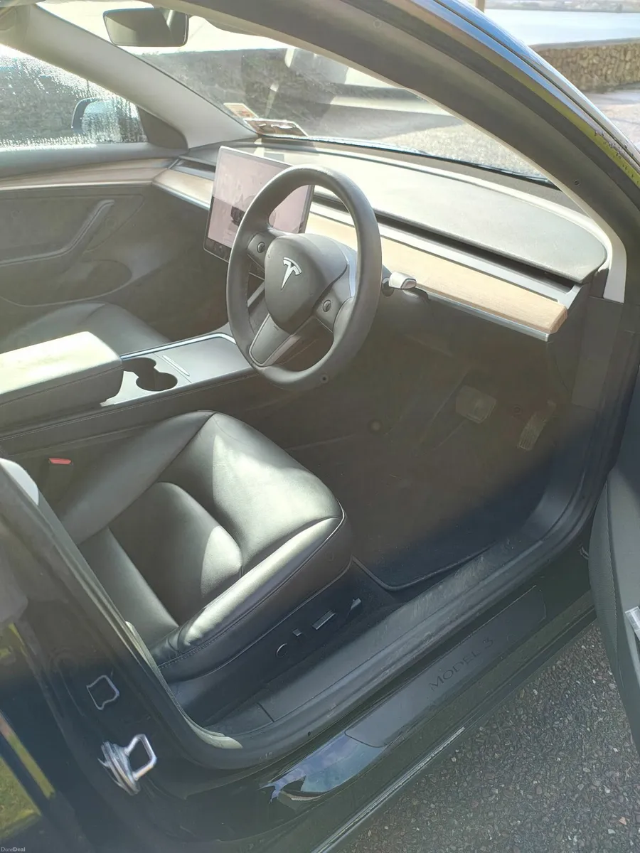 Tesla Model 3 2023 - Image 4