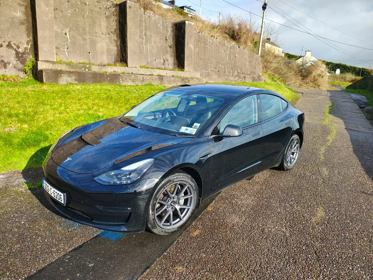 Tesla Model 3 2023 - Image 2