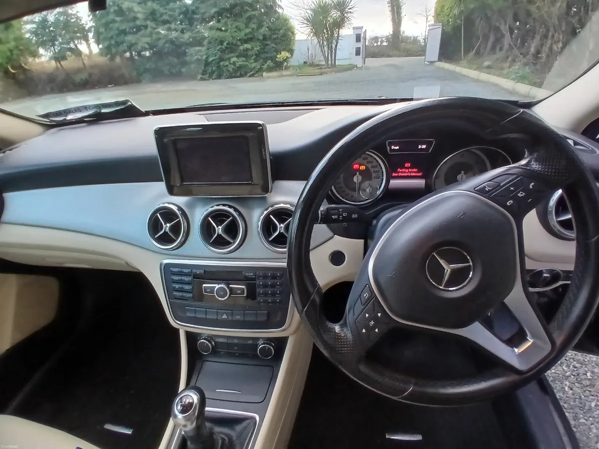 Mercedes-Benz GLA 2014 - Image 2