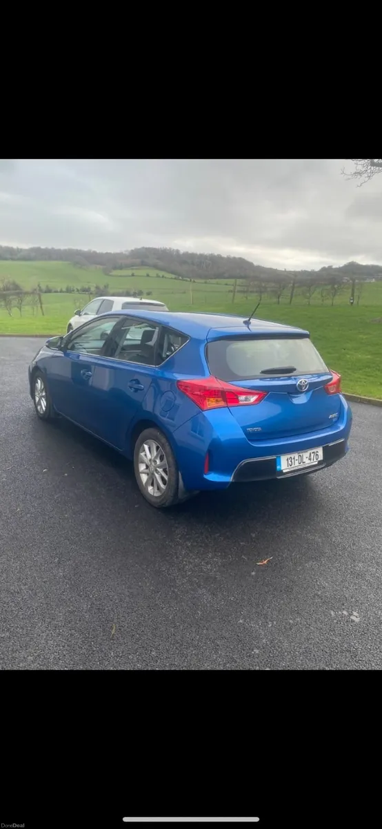 Toyota Auris 2013 - Image 2