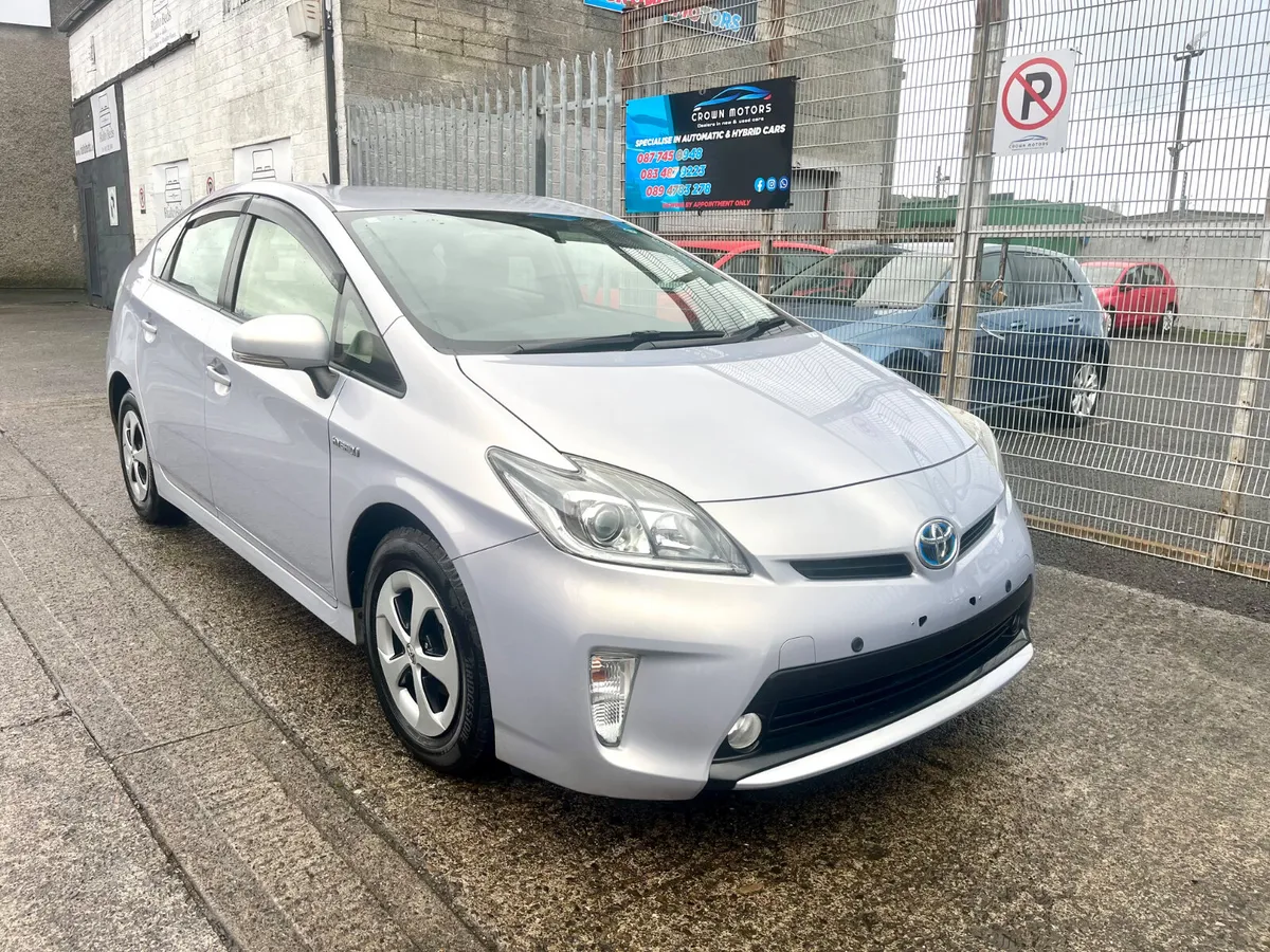 2014 Toyota Prius hybrid - Image 2