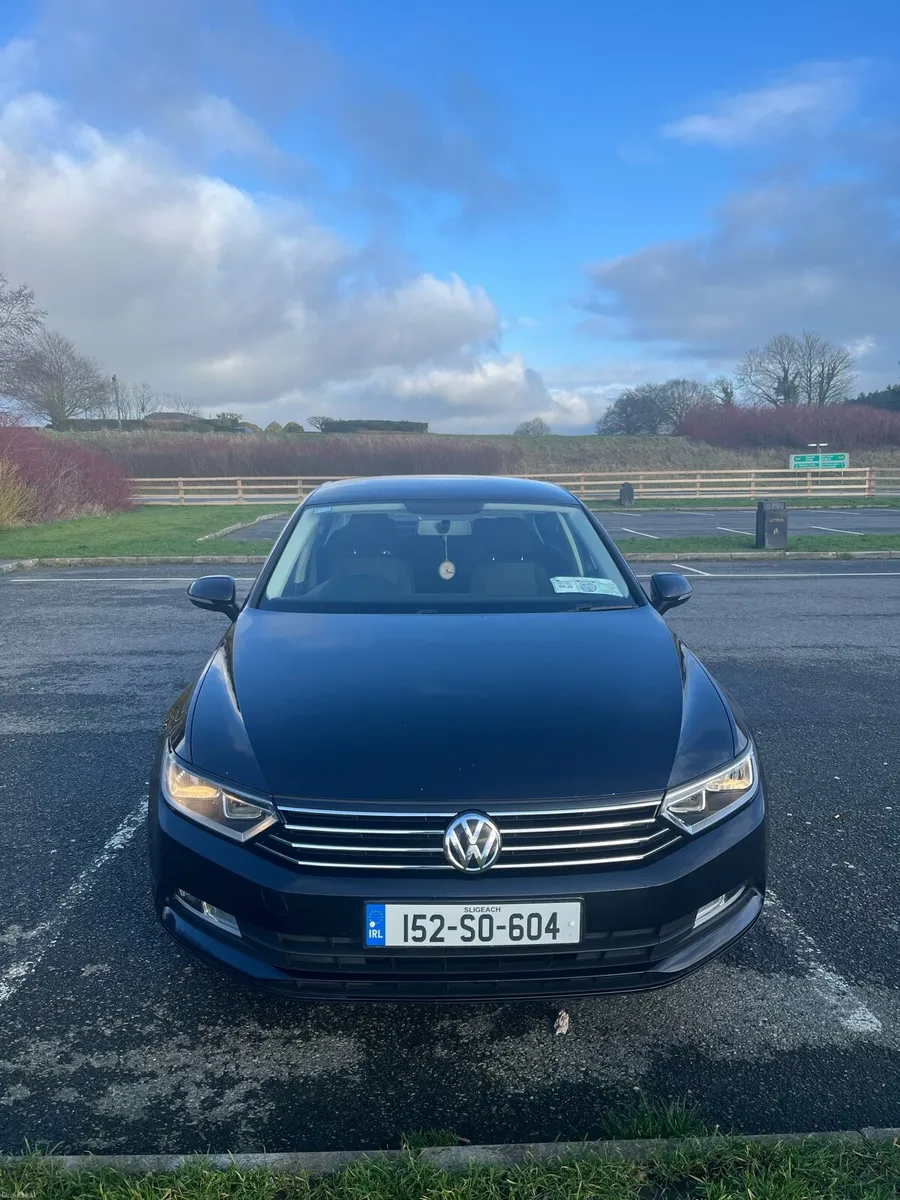 2015 Volkswagen Passat - Image 2