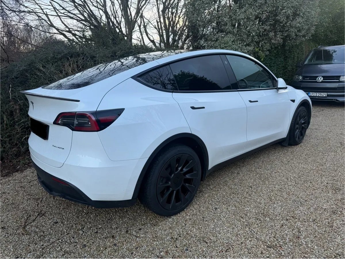 Tesla Model Y Long Range AWD - Image 3