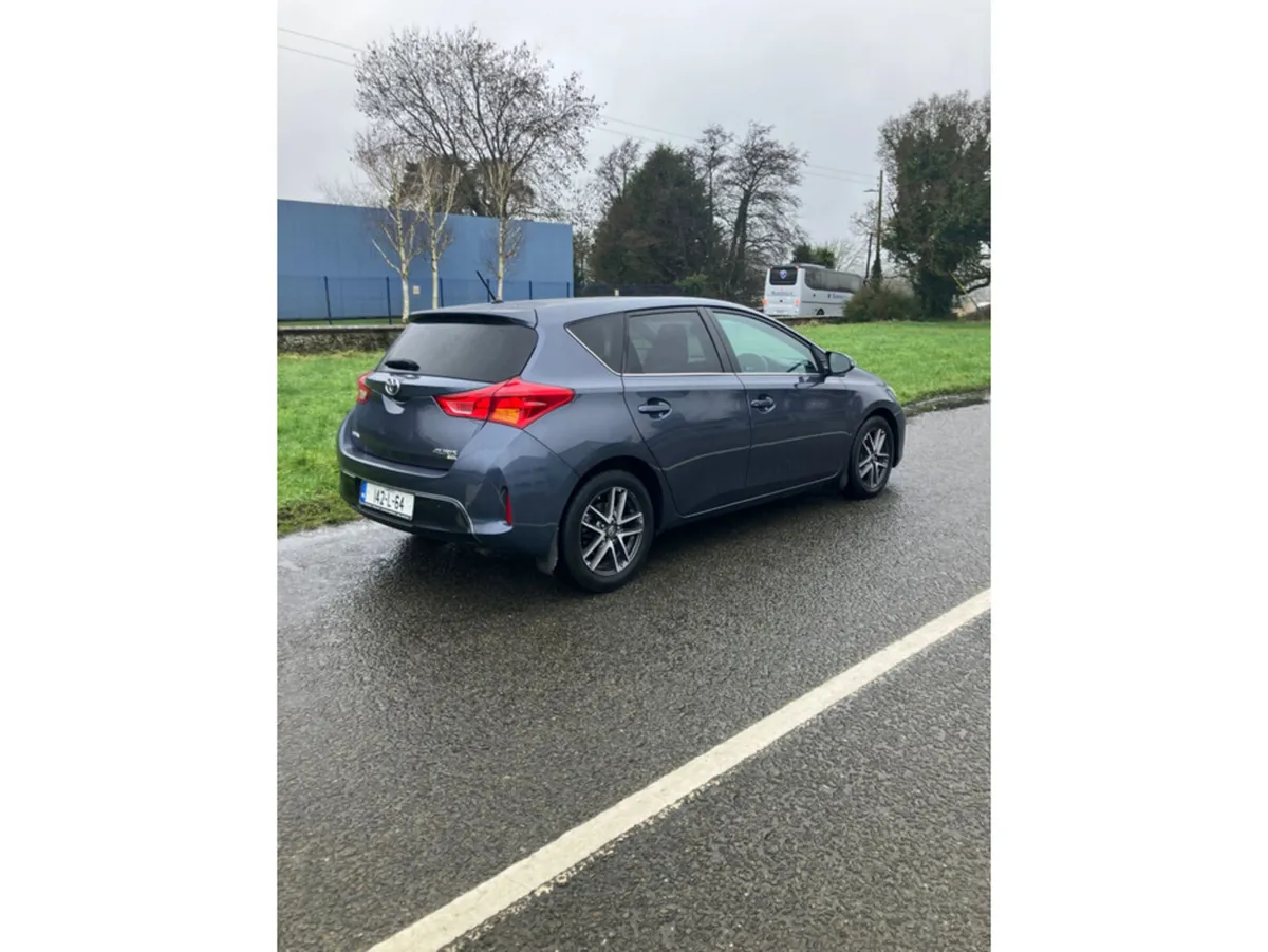 Toyota Auris 1.4 D-4D SOL 4DR 5DR - Image 4