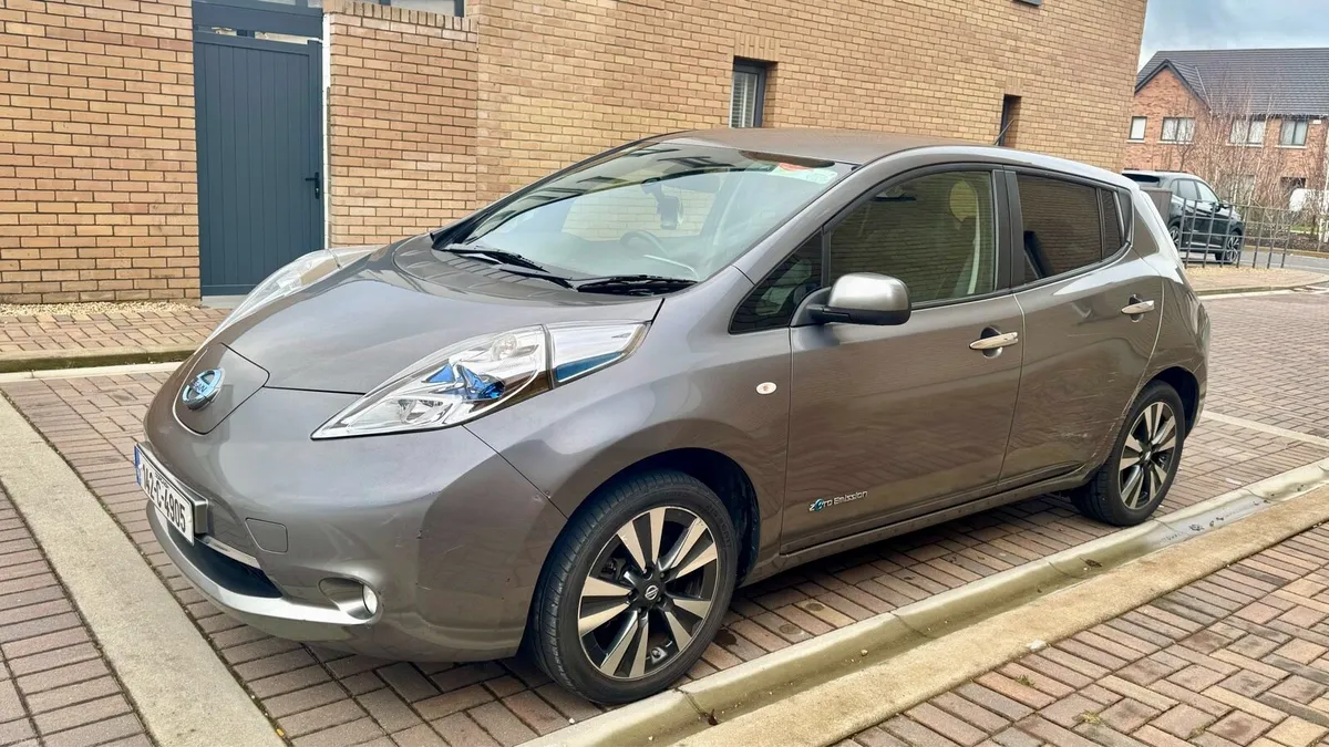 2014 Nissan Leaf Tekna - Real 120km range- 10 bars - Image 2