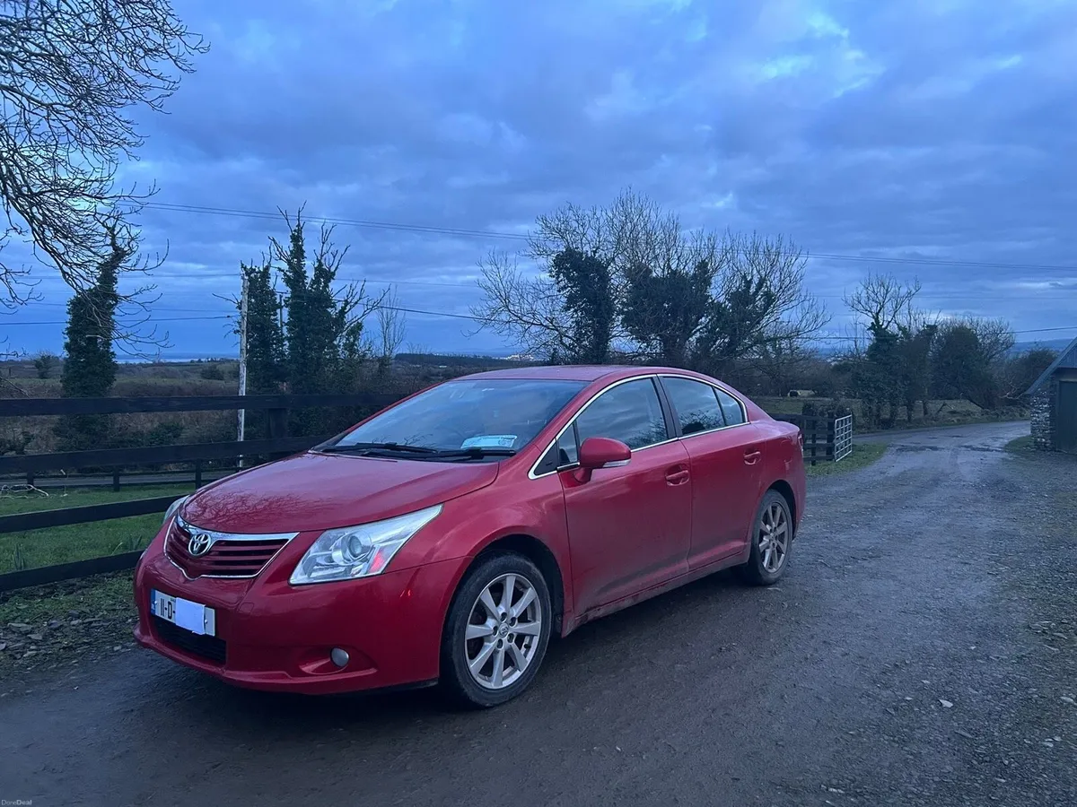 2011 Toyota avensis - Image 1