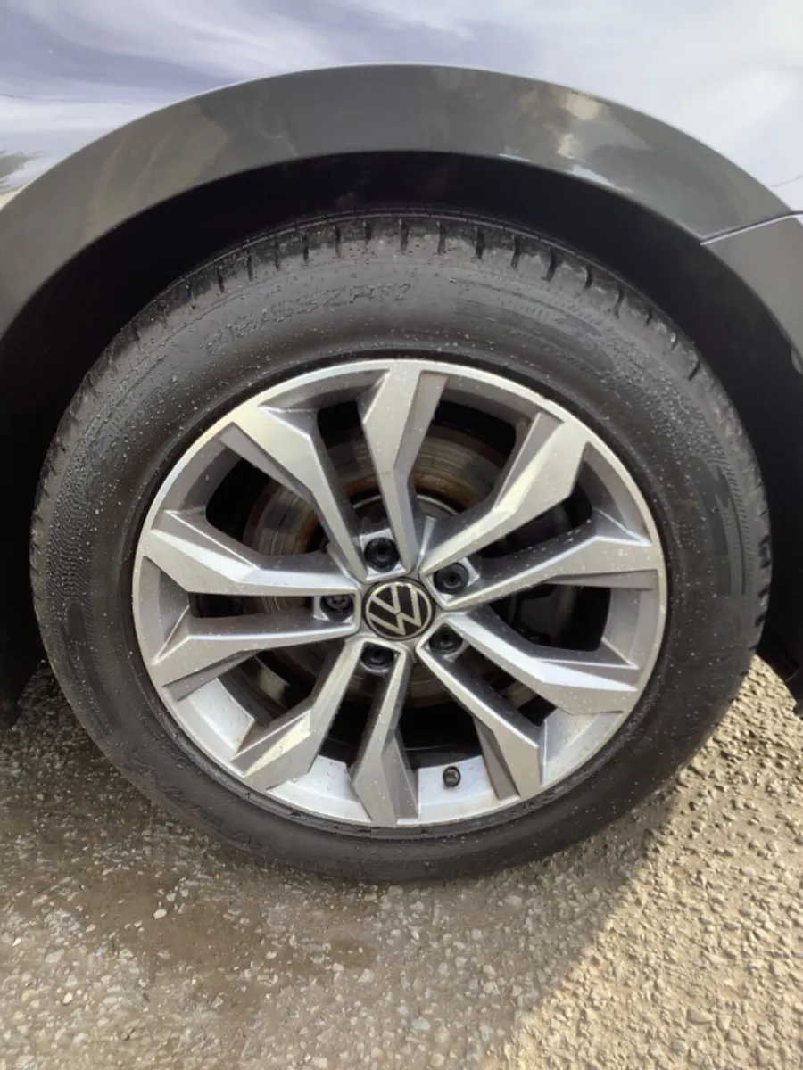 Volkswagen Passat 2022 - Image 5