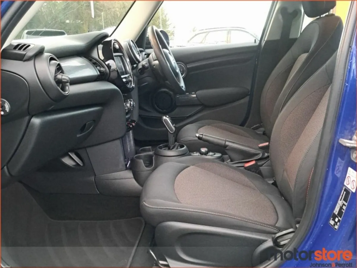 Mini Cooper Cooper Classic Auto - Image 4