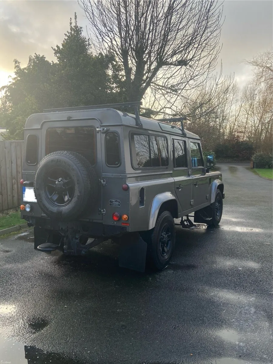 Landrover Defender 110 (7 seats) - Image 3