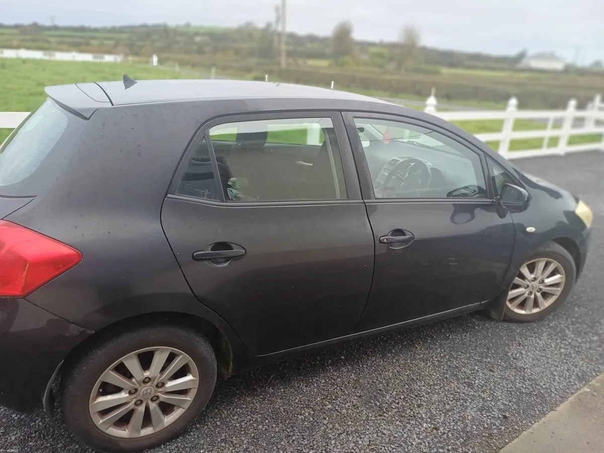 Toyota Auris 2007 - Image 2