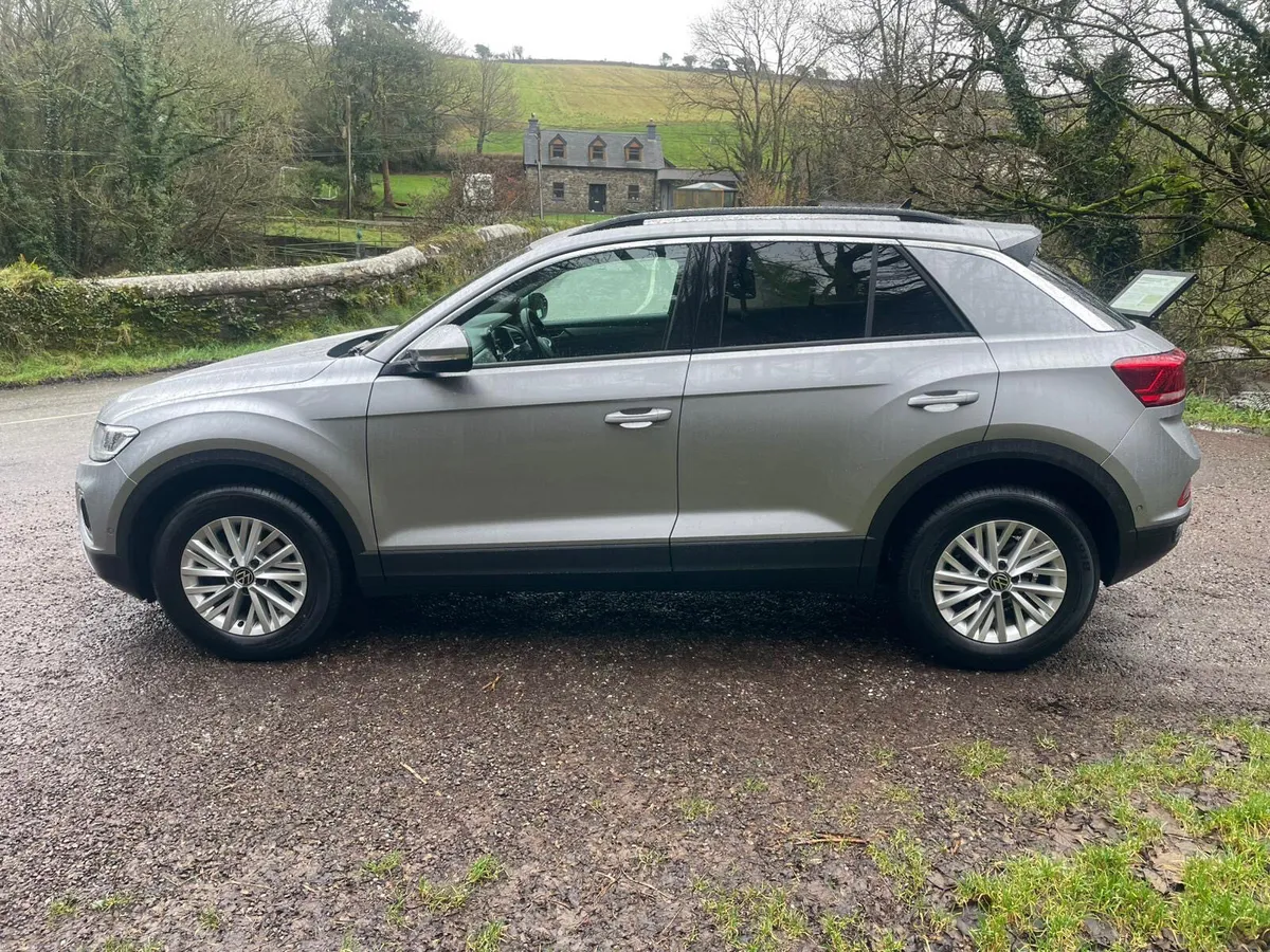 Volkswagen T-Roc Life 2.0L TDI 2023 - Image 4