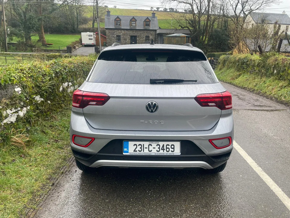 Volkswagen T-Roc Life 2.0L TDI 2023 - Image 3