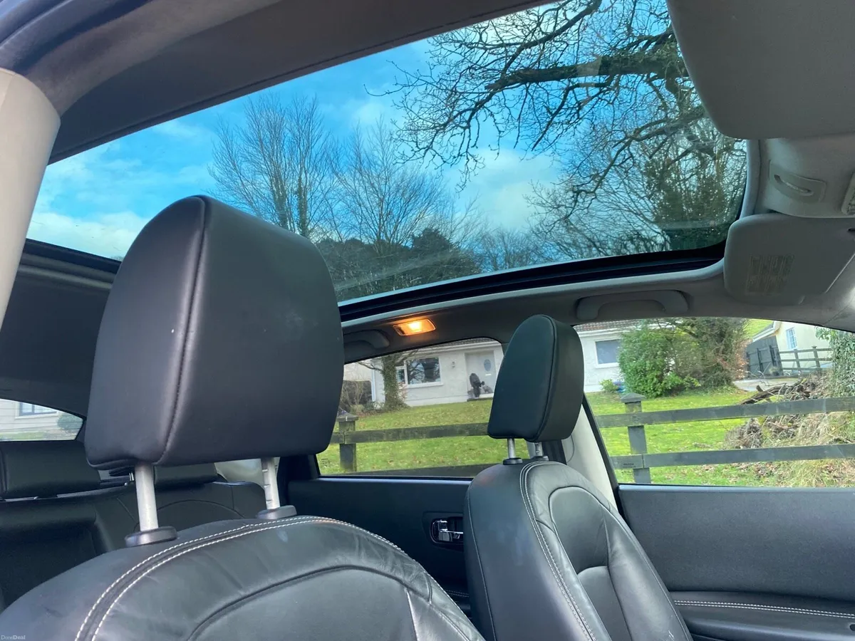 2010 NISSAN QASHQAI BLACK LEATHER PAN ROOF - Image 1