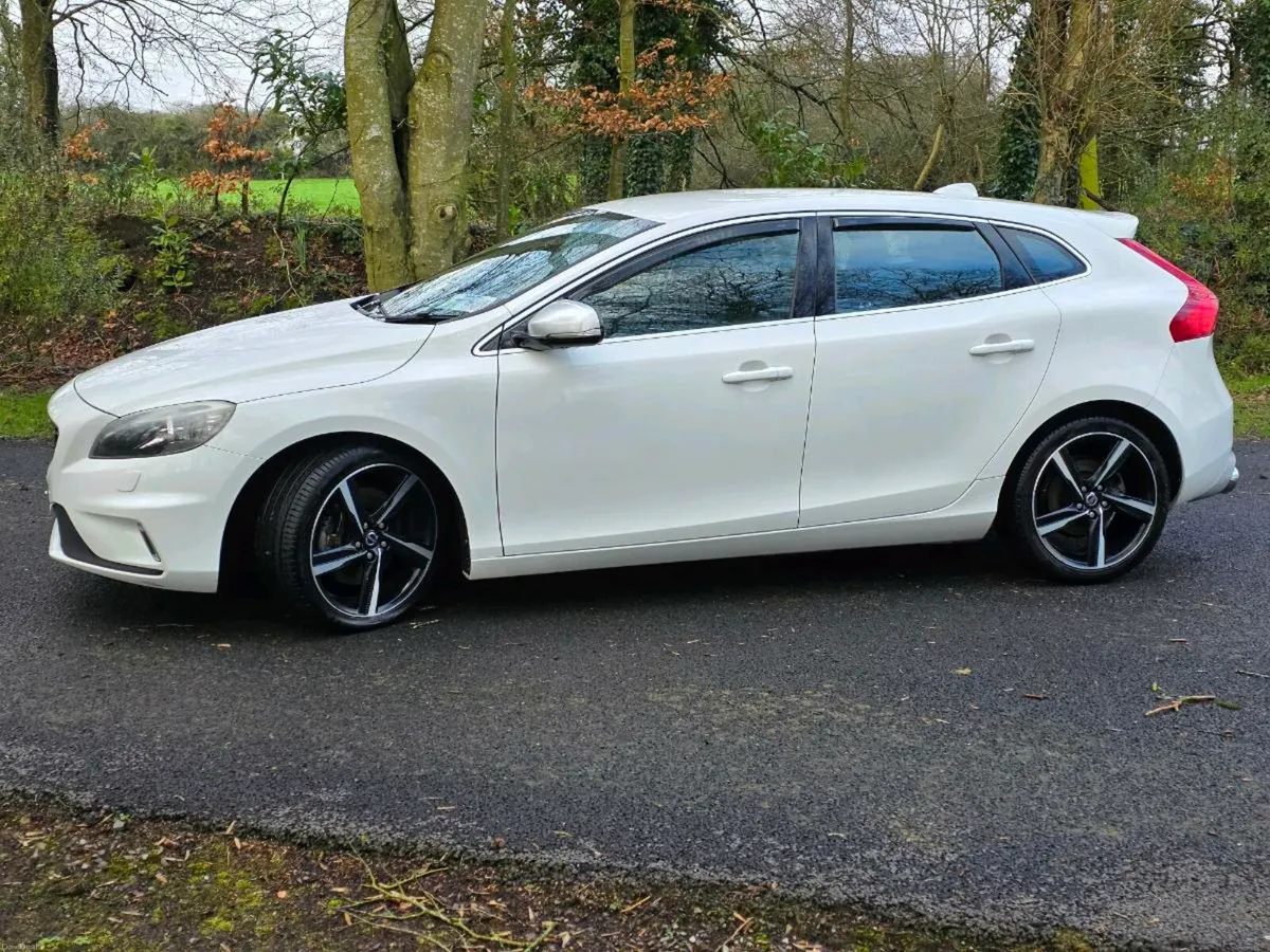 Volvo V40 T5 2.0L - 5 Cylinder Turbo - Image 3