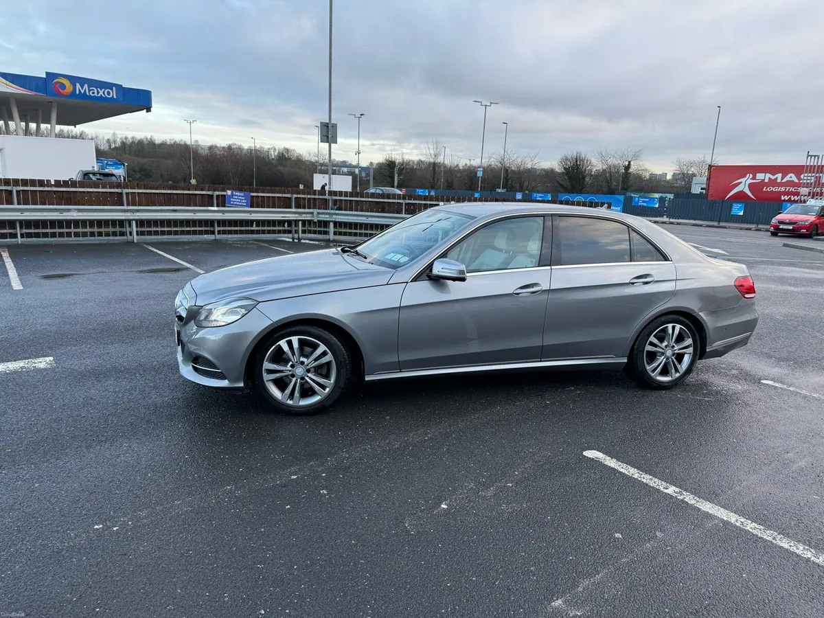 Mercedes E220 - Image 2
