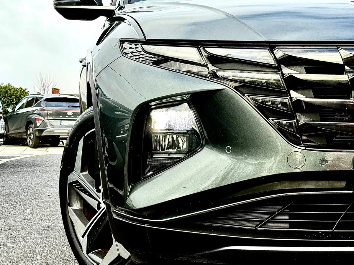 235 BHP EXECUTIVE PLUS HYBRID 1 OWNER - Image 3