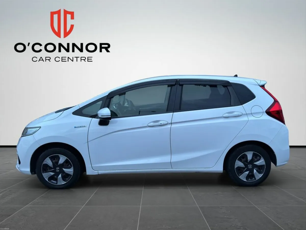 Honda Fit "Small car, massive brain — this one is - Image 4