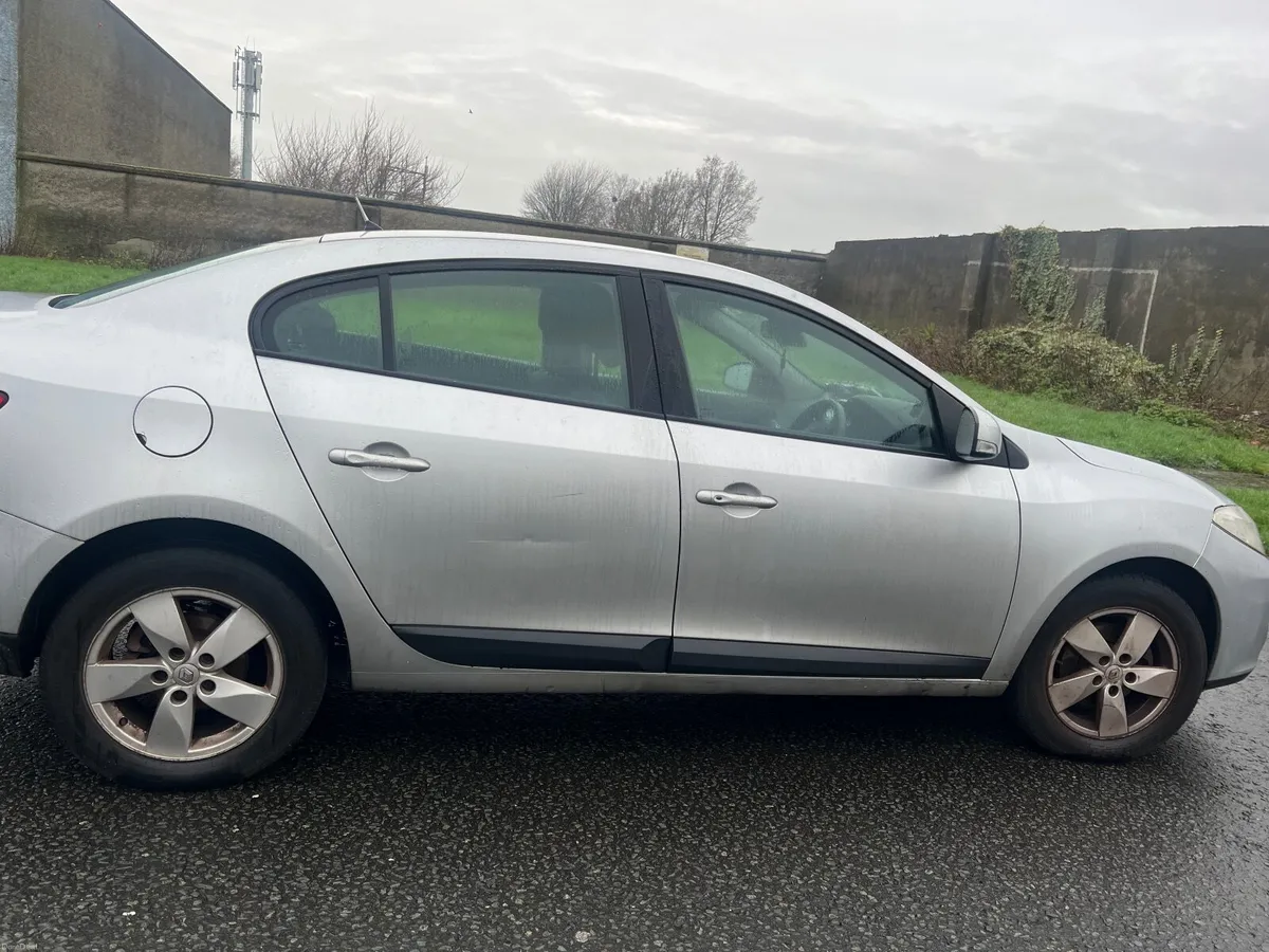 Renault Fluence 2011 for parts - Image 2