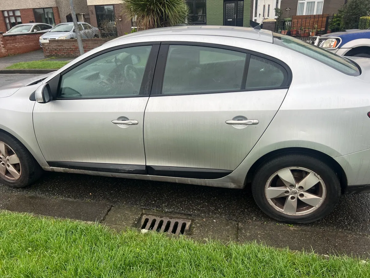 Renault Fluence 2011 for parts - Image 4
