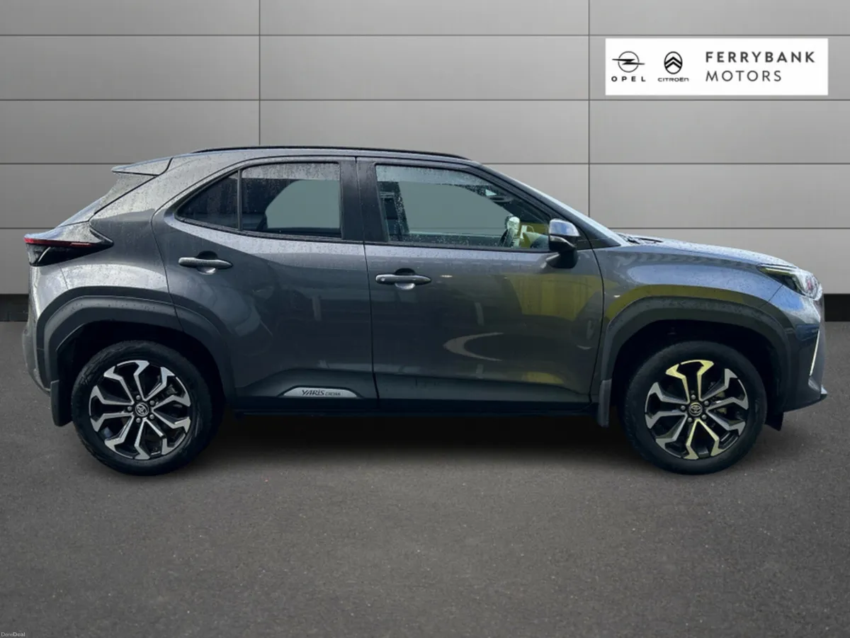 Toyota Yaris Cross LUNA SPORT MON 4DR - Image 4