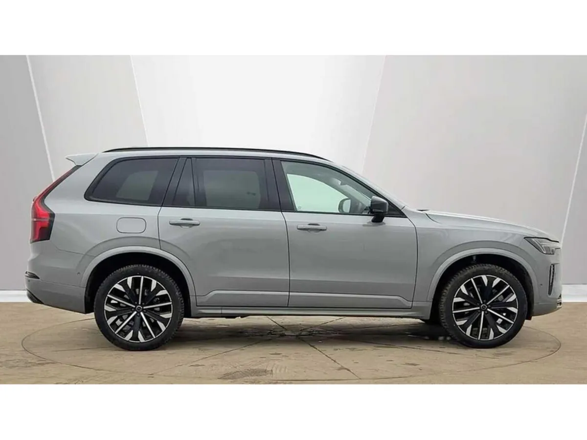 Volvo XC90 PLUS MODEL ** AWD PLUG IN HYBRID ** BLO - Image 3
