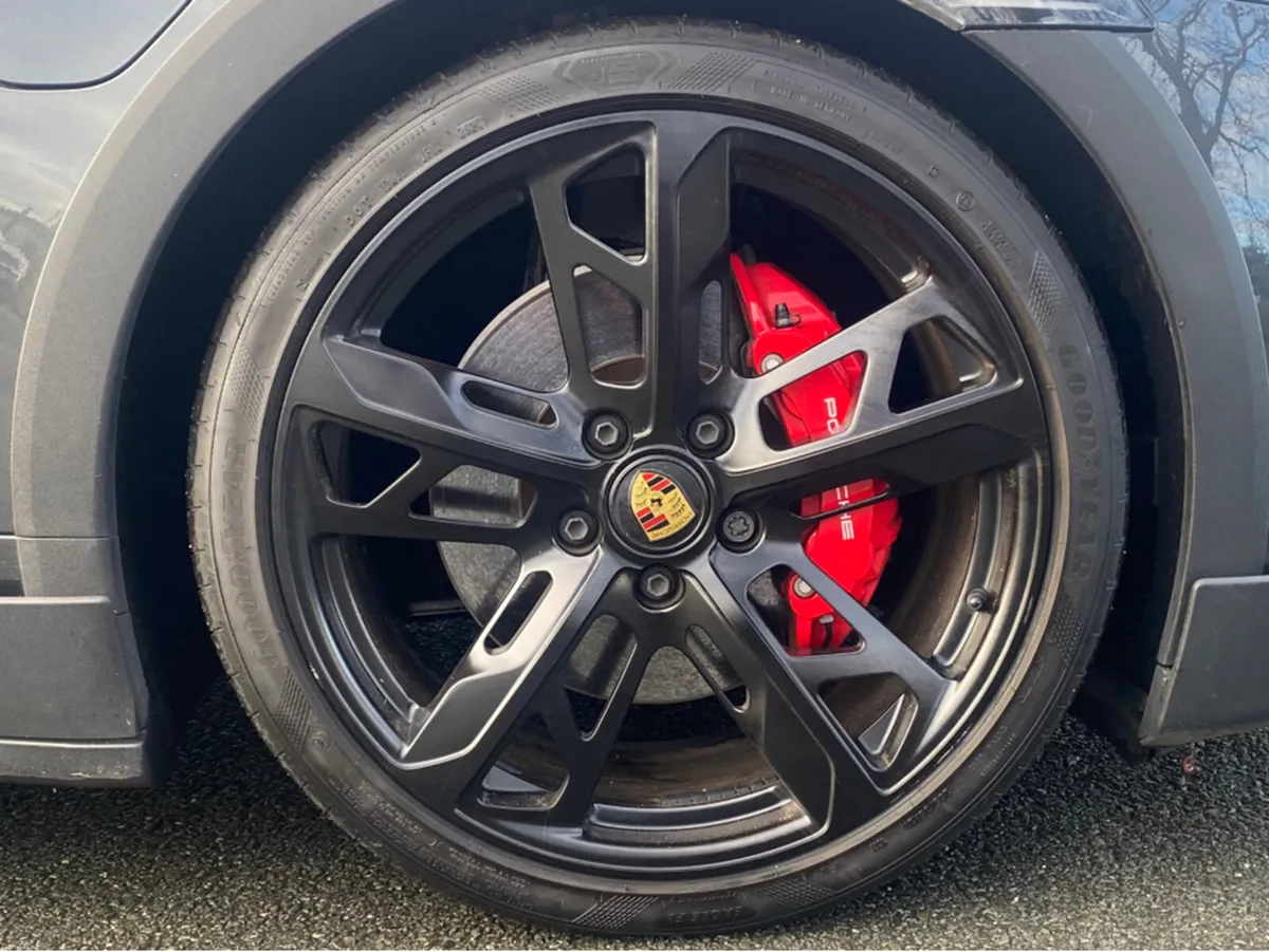 Porsche Taycan 4S CROSS TURISMO 5DR AUTO - Image 3