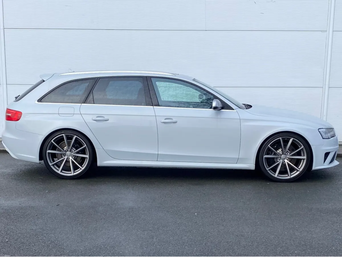 Audi RS4 AVANT - Image 4