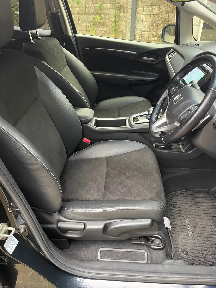 Honda Shuttle Hybrid - Image 2