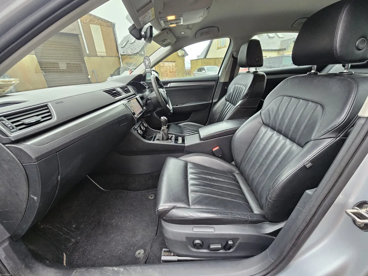 Skoda Superb 2017 low miles diesel €10990 - Image 3